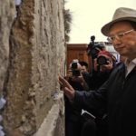 Chinese-tourist-at-Wailing-Wall-In-Jerusalem