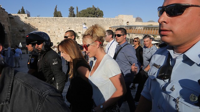 Britney Spears at the Western Wall. Jewish breaking news