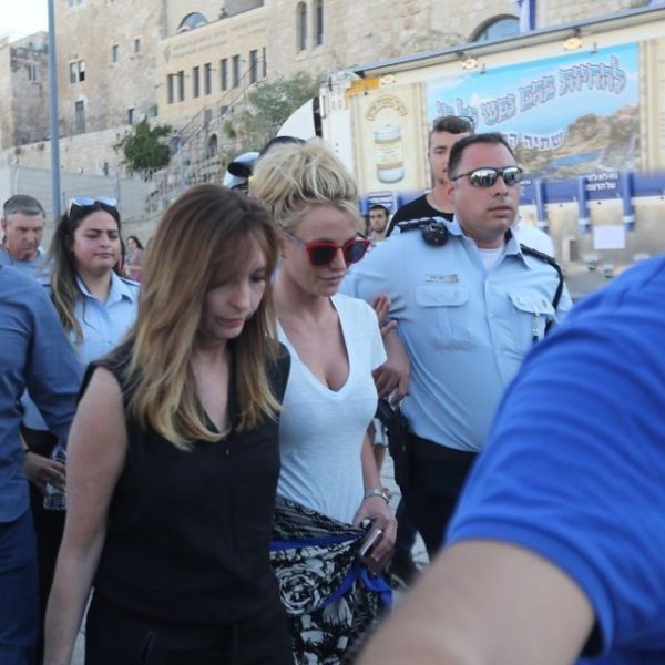 Britney Spears at the Western Wall. Jewish breaking news