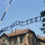 640px-Auschwitz_entrance